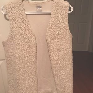 ❄️ soft white vest from Twik